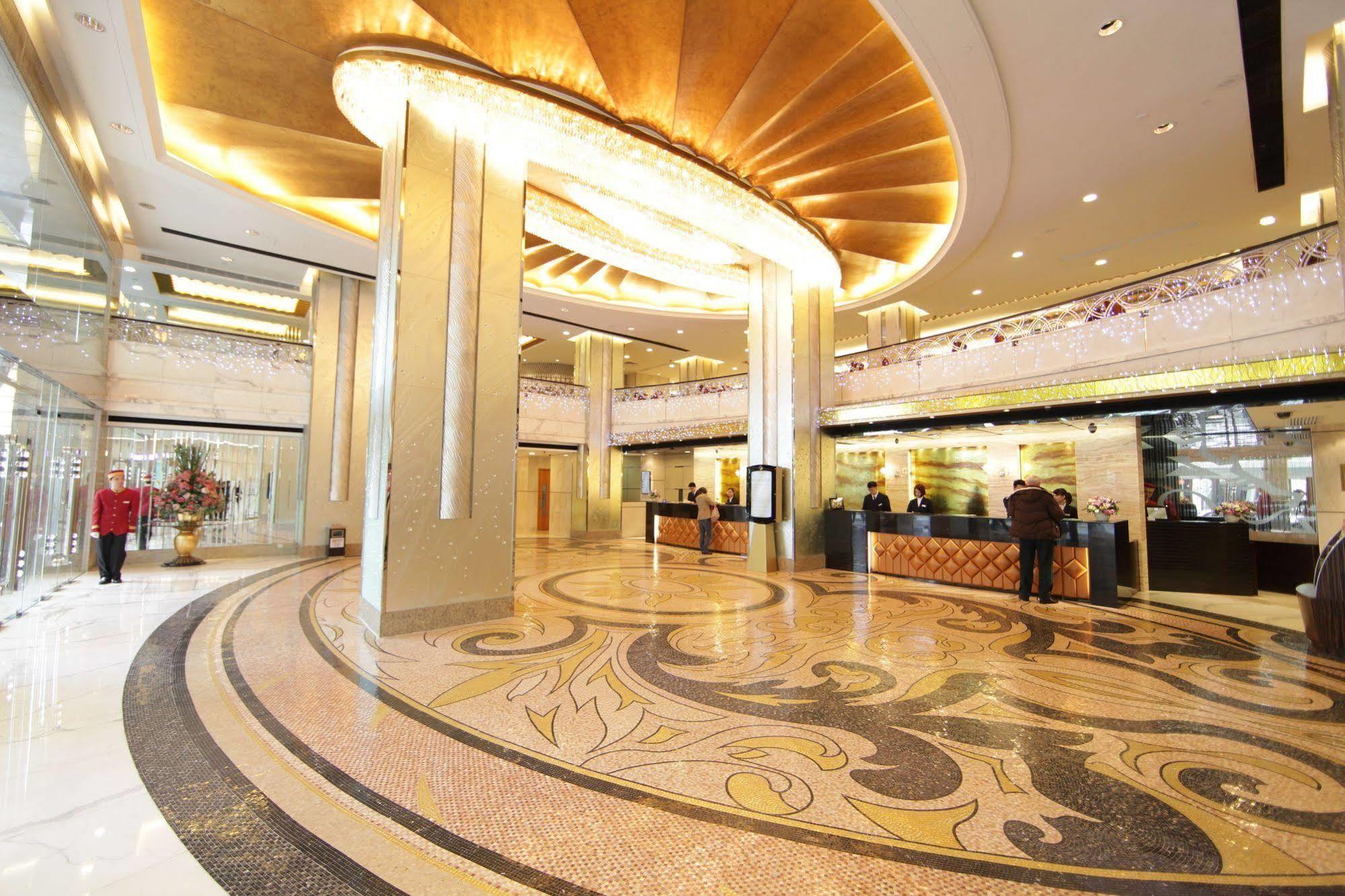 Hotel Golden Dragon Macau Exterior foto